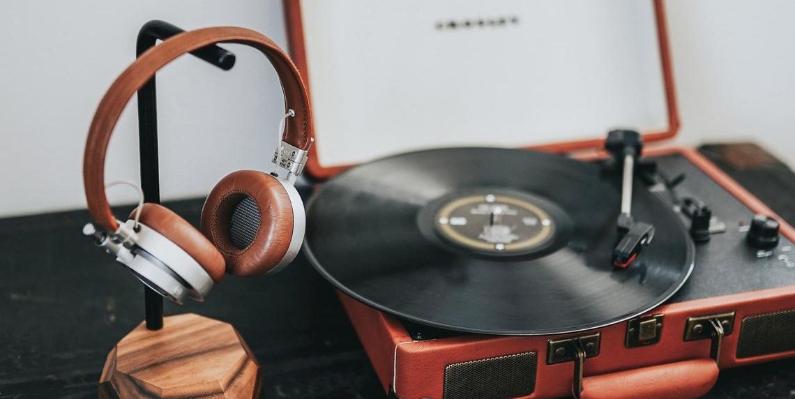 personalized headphone stand and record player