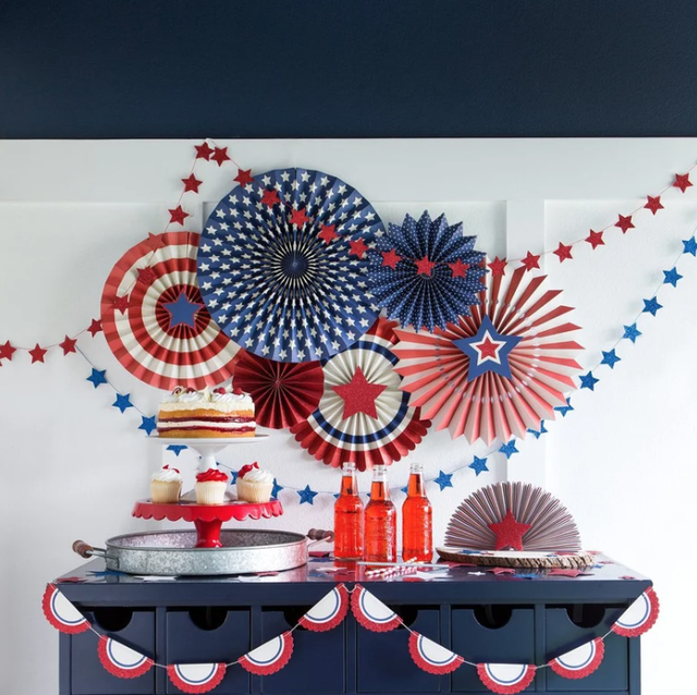 25 Best Memorial Day Decorations — Red, White, and Blue Ideas