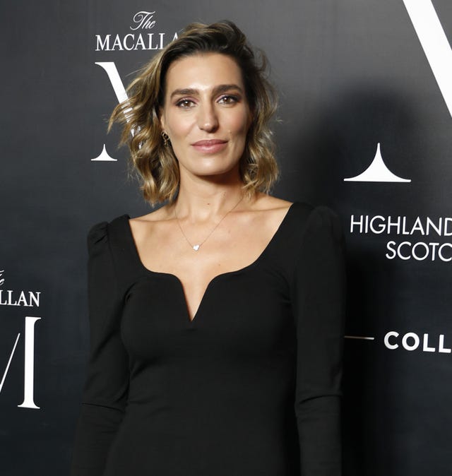 la hija de bertín osborne, con vestido negro, en una fiesta en madrid