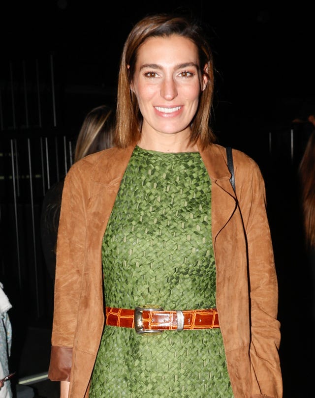 la hija de bertin osborne con vestido verde y chaqueta de ante marron