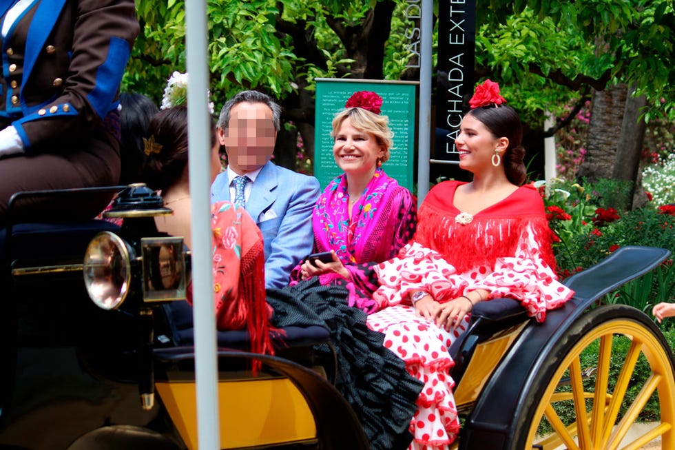 eugenia y tana en feria de abril