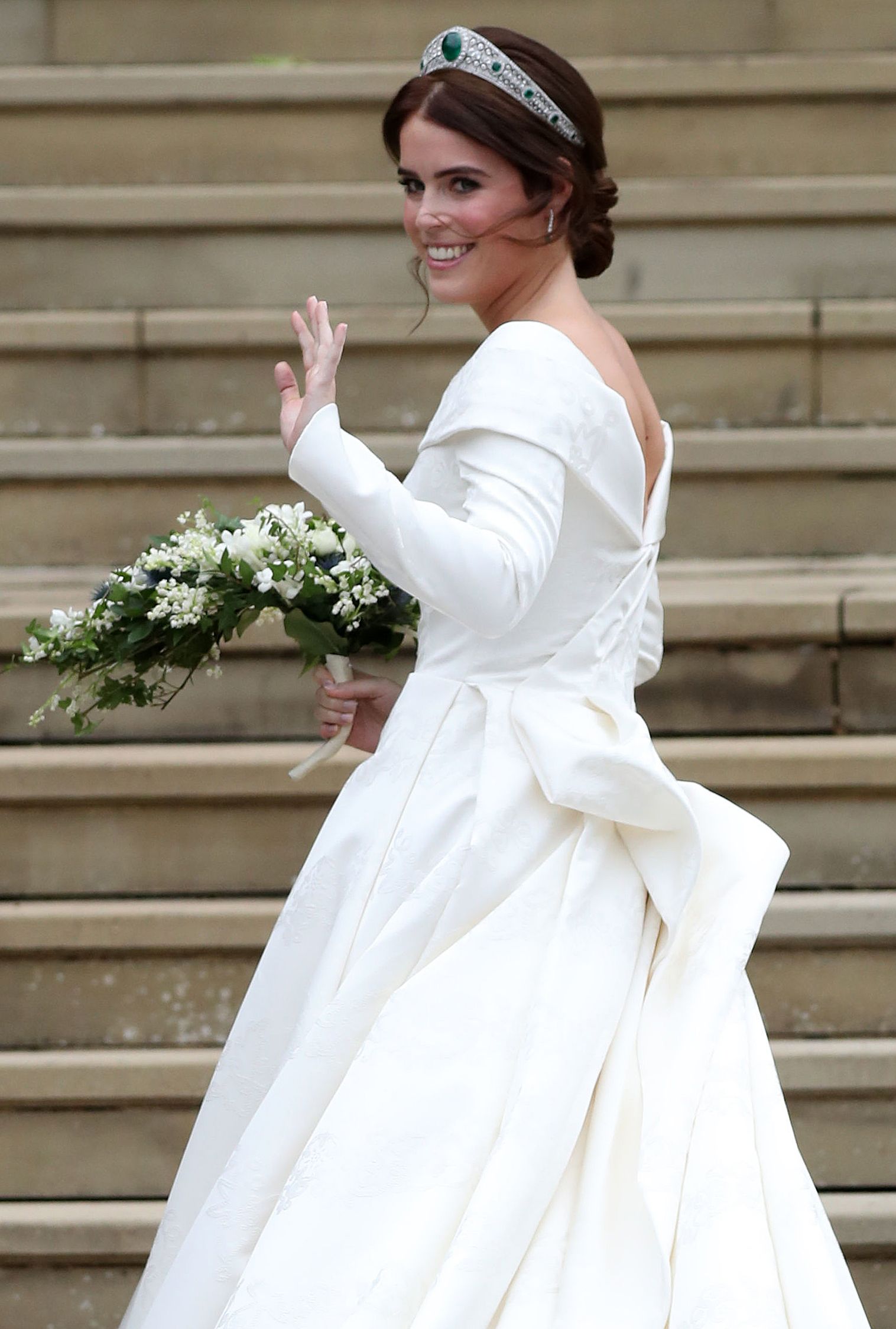 Princess eugenie hotsell wedding dress cost