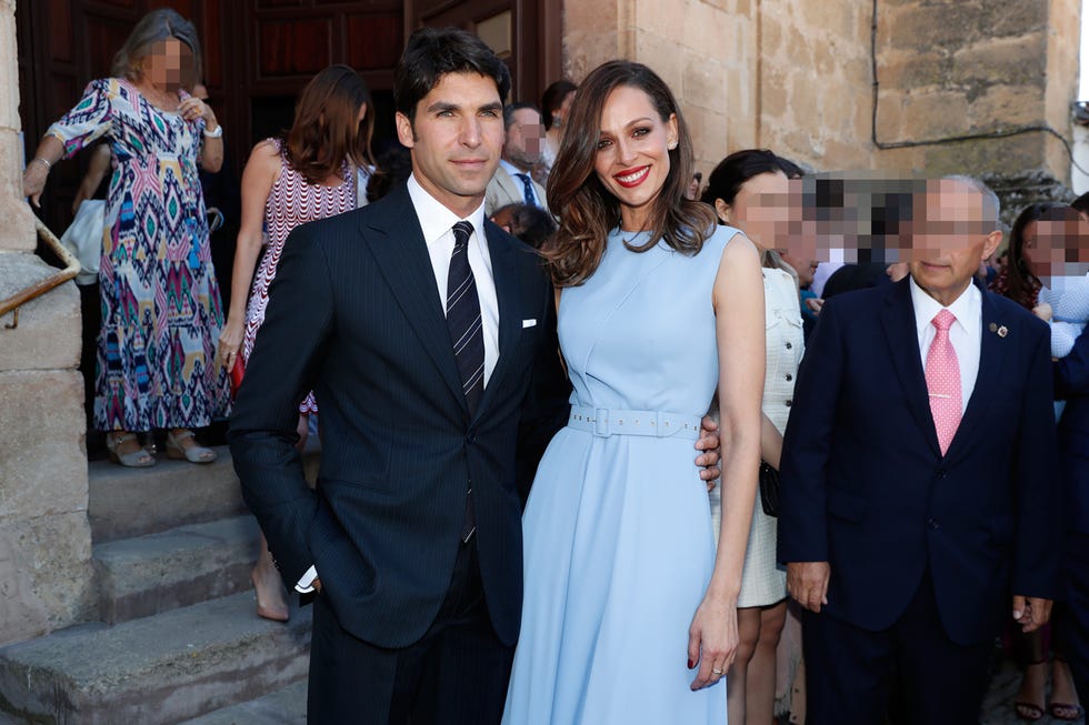 Event, Suit, Fashion, Formal wear, Dress, Ceremony, Smile, White-collar worker, Tuxedo, Haute couture, 