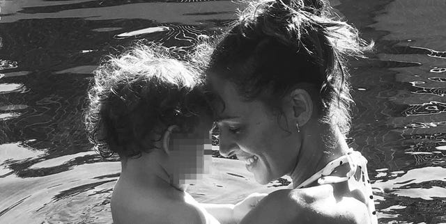 Eva González disfruta de un baño con su hijo Cayetano eva gonzález disfruta de un baño con su hijo cayetano