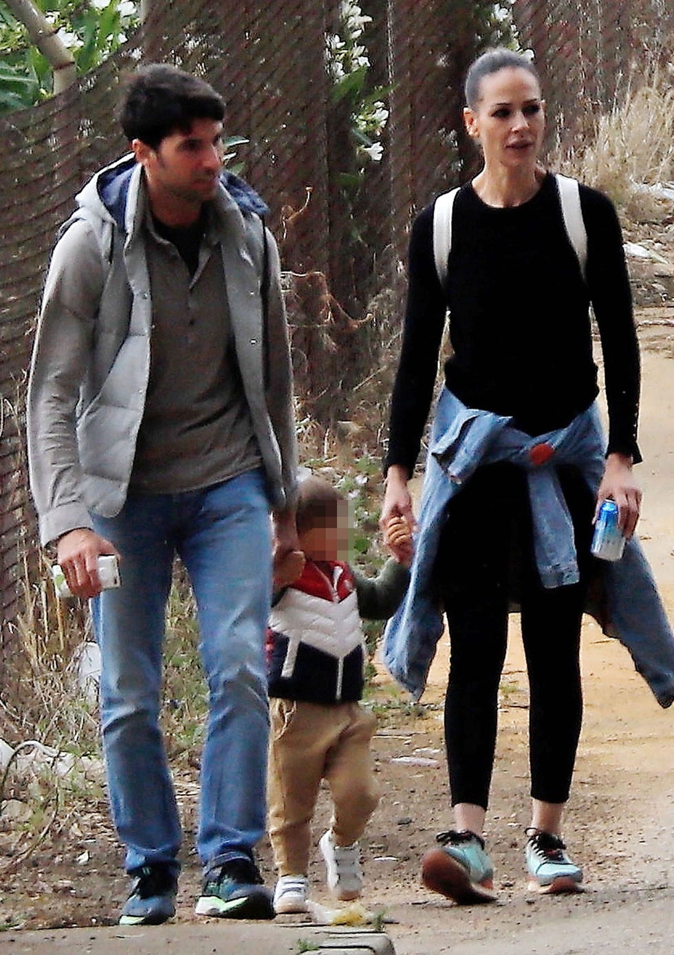 eva gonzález y cayetano rivera disfrutan de un paseo con su hijo en sevilla