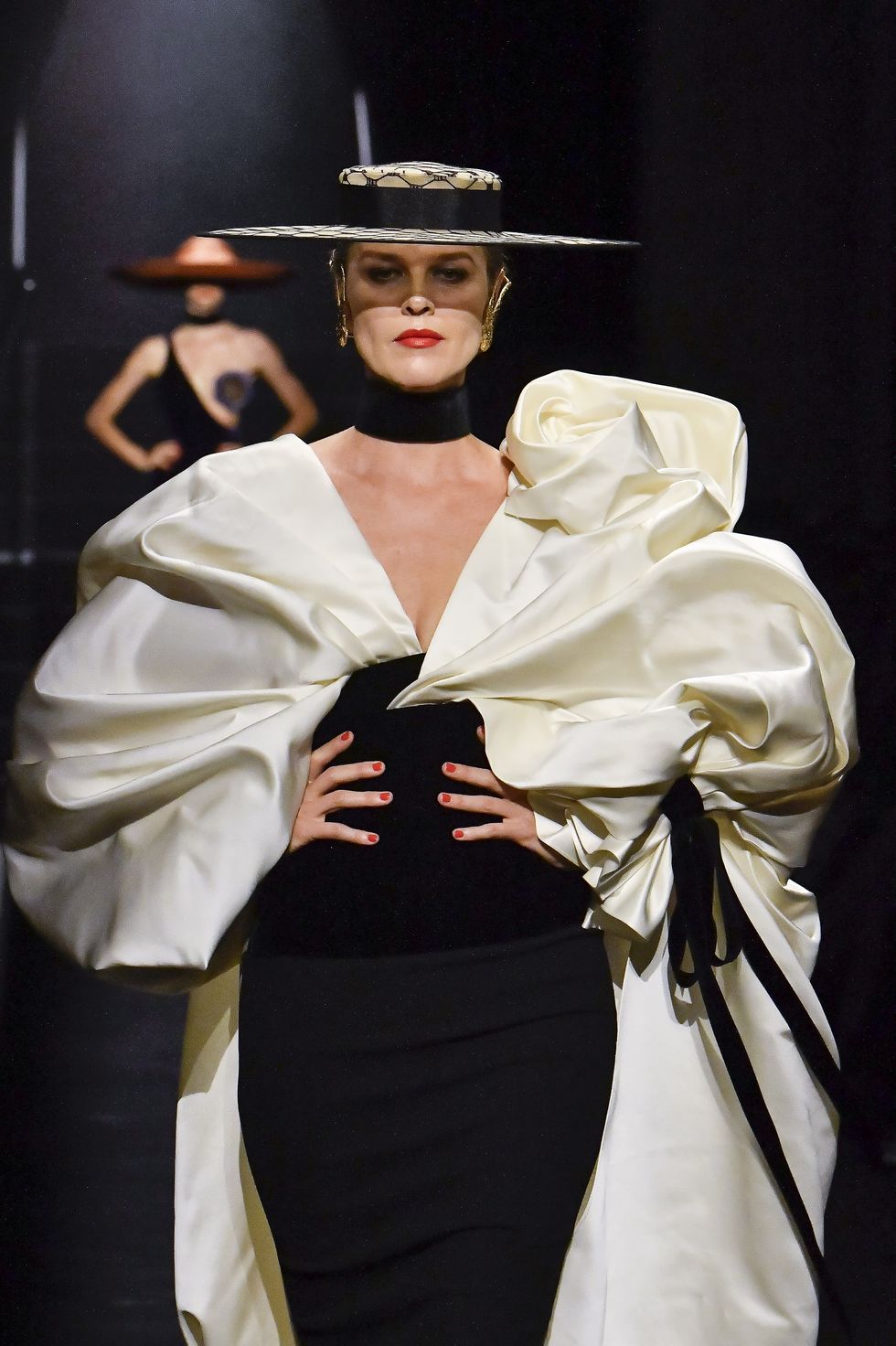 schiaparelli  runway  paris fashion week  haute couture fallwinter 20222023