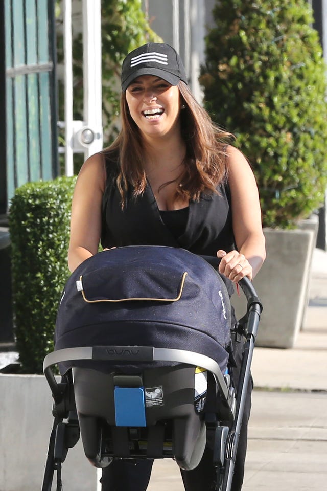 Eva Longoria pasea con su bebé Santiago