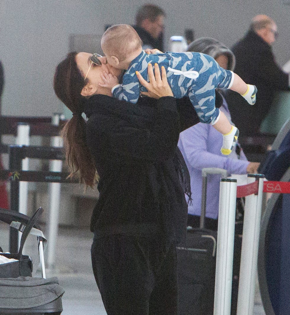 Eva Longoria se lo pasa en grande en compañía de su hijo Santiago Bastón