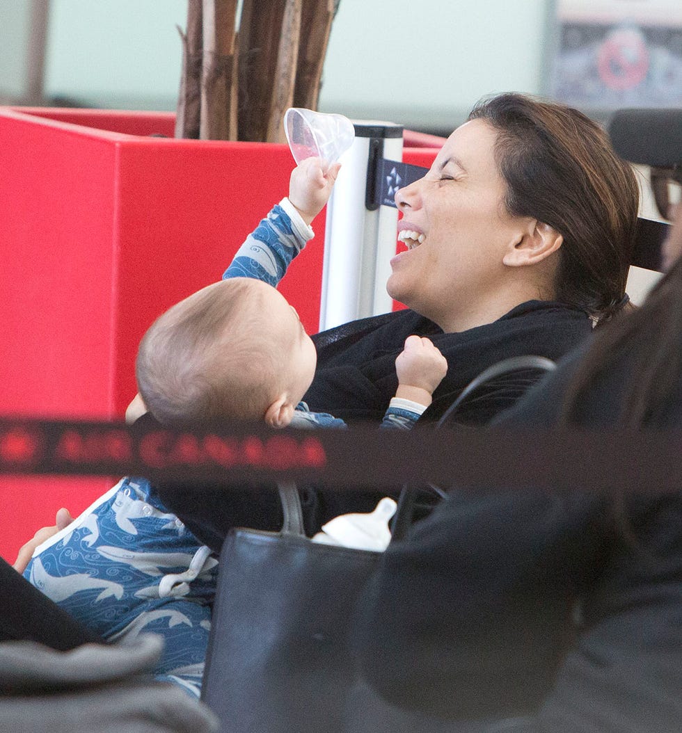 Eva Longoria se lo pasa en grande en compañía de su hijo Santiago Bastón