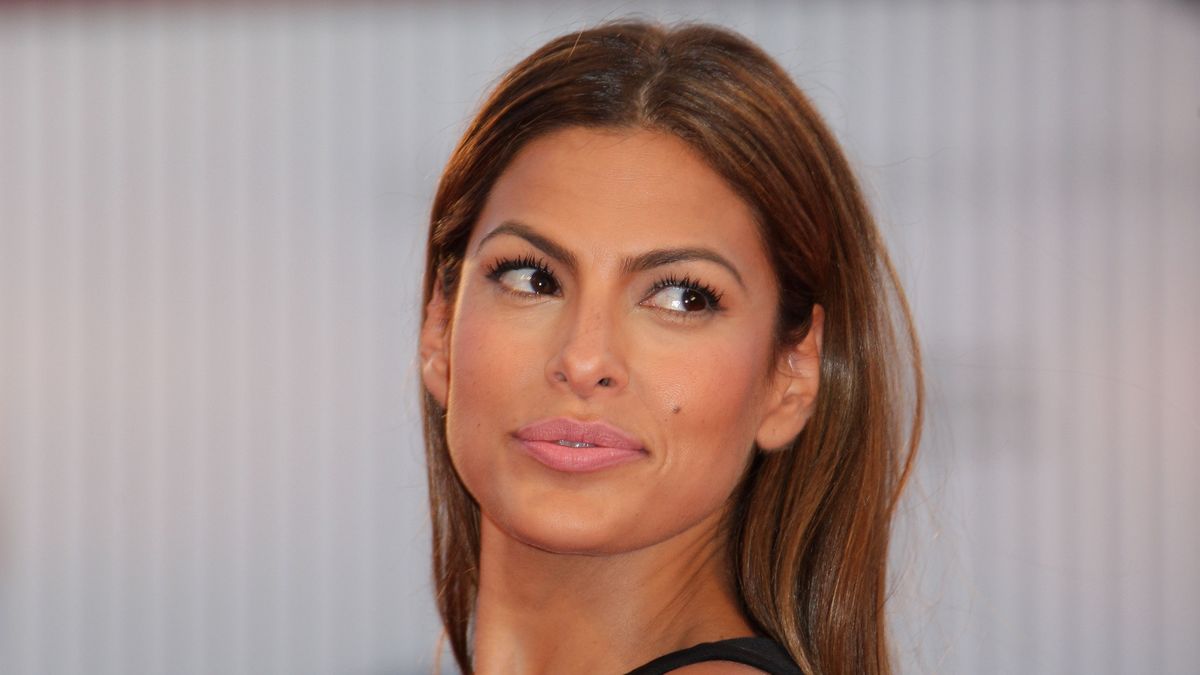 Eva Mendes Claps Back at Suggestion She's Had Cosmetic Surgery