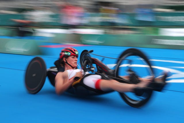 eva moral compite en triatlón paralímpico de tokio