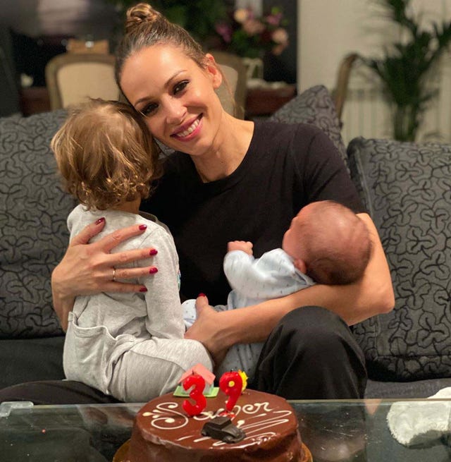 Eva González celebra su 39 cumpleaños con los hombres de su vida