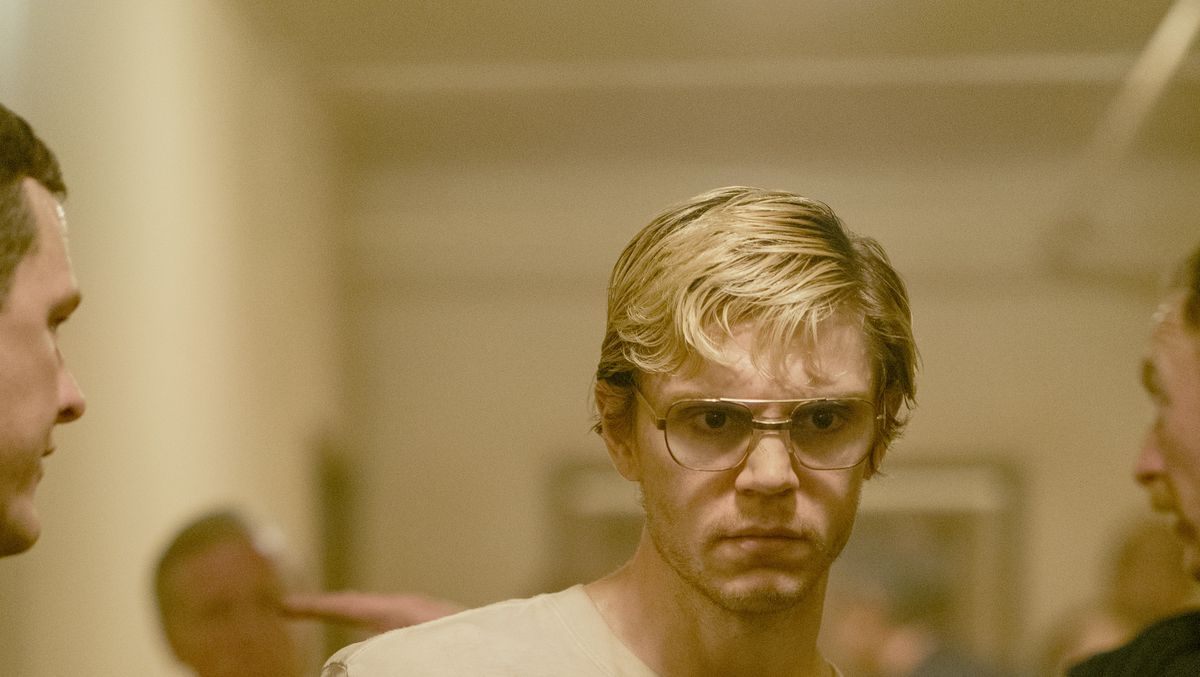 Evan Peters As Jeffrey Dahmer In Netflix Series Seen In First