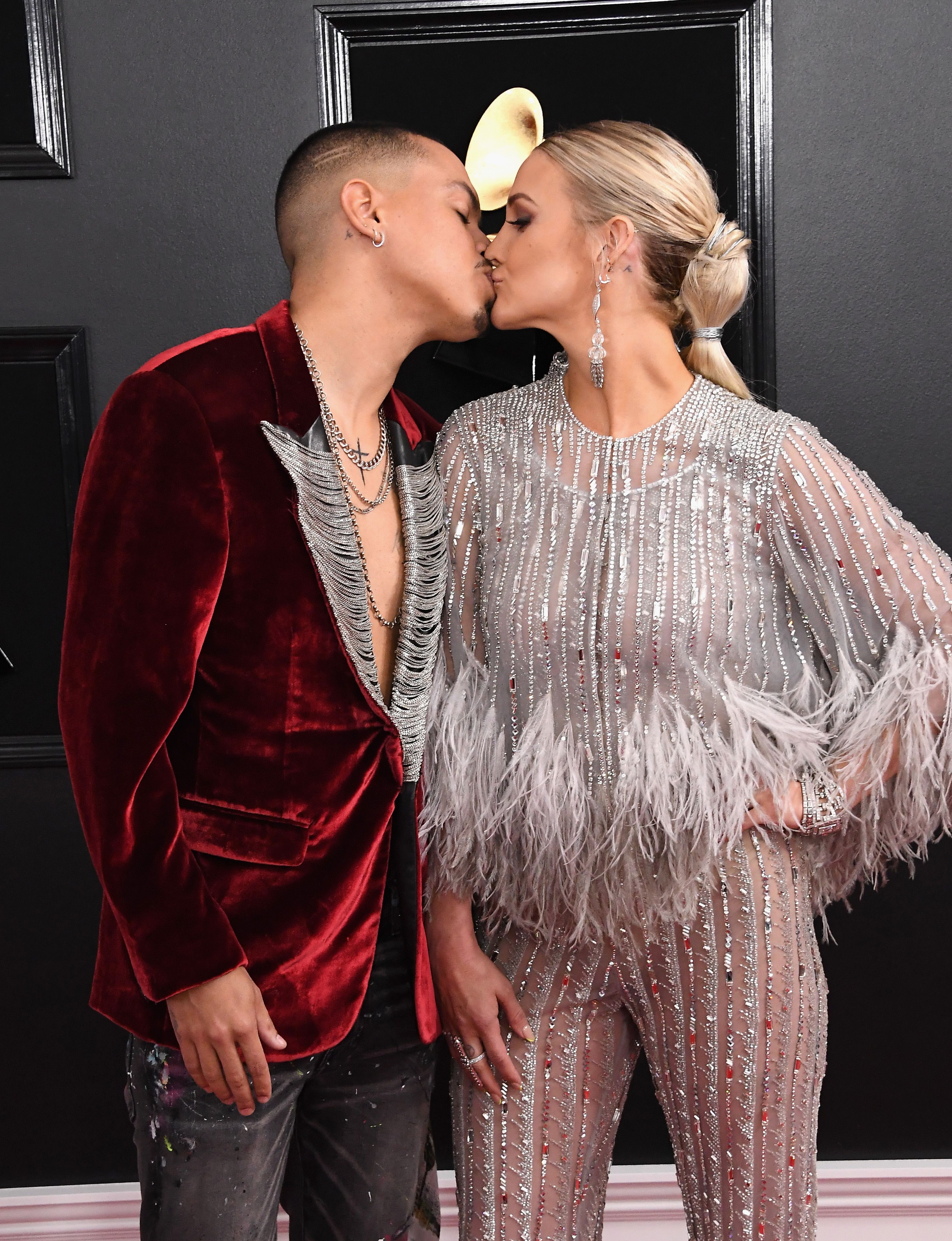 8 Couples Showing Major PDA on the 2019 Grammys Red Carpet