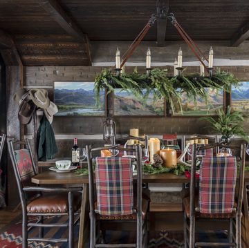rustic log cabin christmas dining room