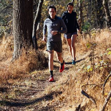two people running Kup on a trail in the fall