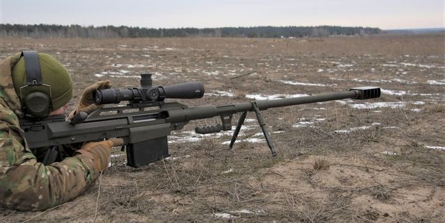 One of the world’s biggest and most dangerous sniper rifles is operating right now on the front lines in Ukraine. The Snipex Alligator, designed to 