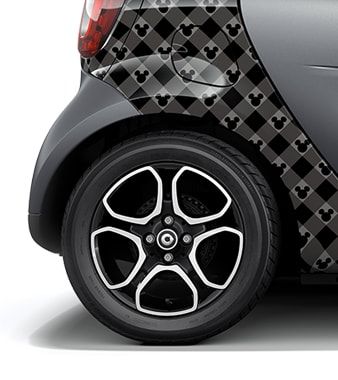 Alloy wheel, Wheel, Tire, Rim, Vehicle, Automotive tire, Automotive design, Product, Car, Spoke, 