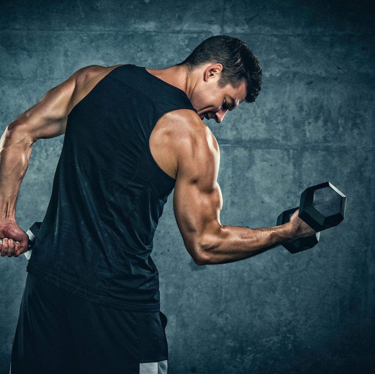 One Dumbbell, Two Muscular Arms - Muscle & Fitness