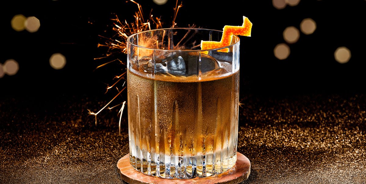 Drink, Alcoholic beverage, Distilled beverage, Black russian, Liqueur, Beer cocktail, Hot buttered rum, Rusty nail, Cocktail, 