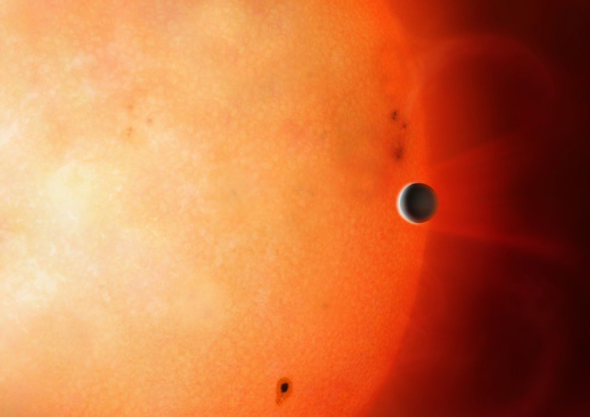 De doorsnede van TOI849b is ongeveer even groot als die van Neptunus maar de rotsachtige planeet heeft een enorme dichtheid en staat dicht bij zijn moederster