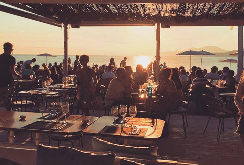 terraza de experimental beach, ibiza