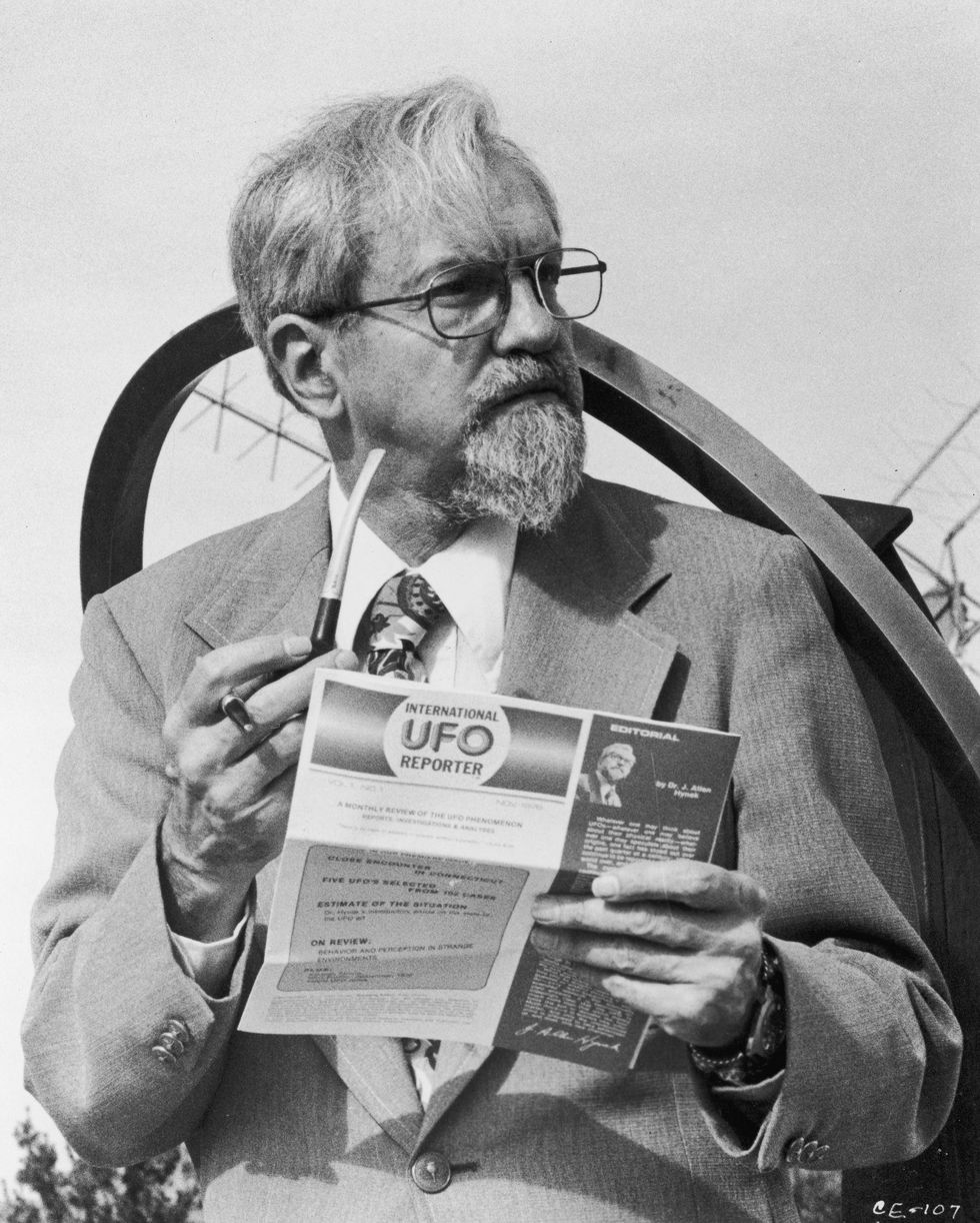 dr j allen hynek, ufo advisor for 'close encounters of the third kind,' 1977