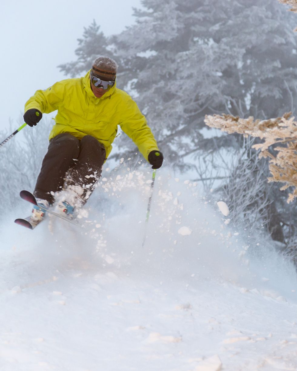 best ski resorts stowe expert skier with yellow jacket