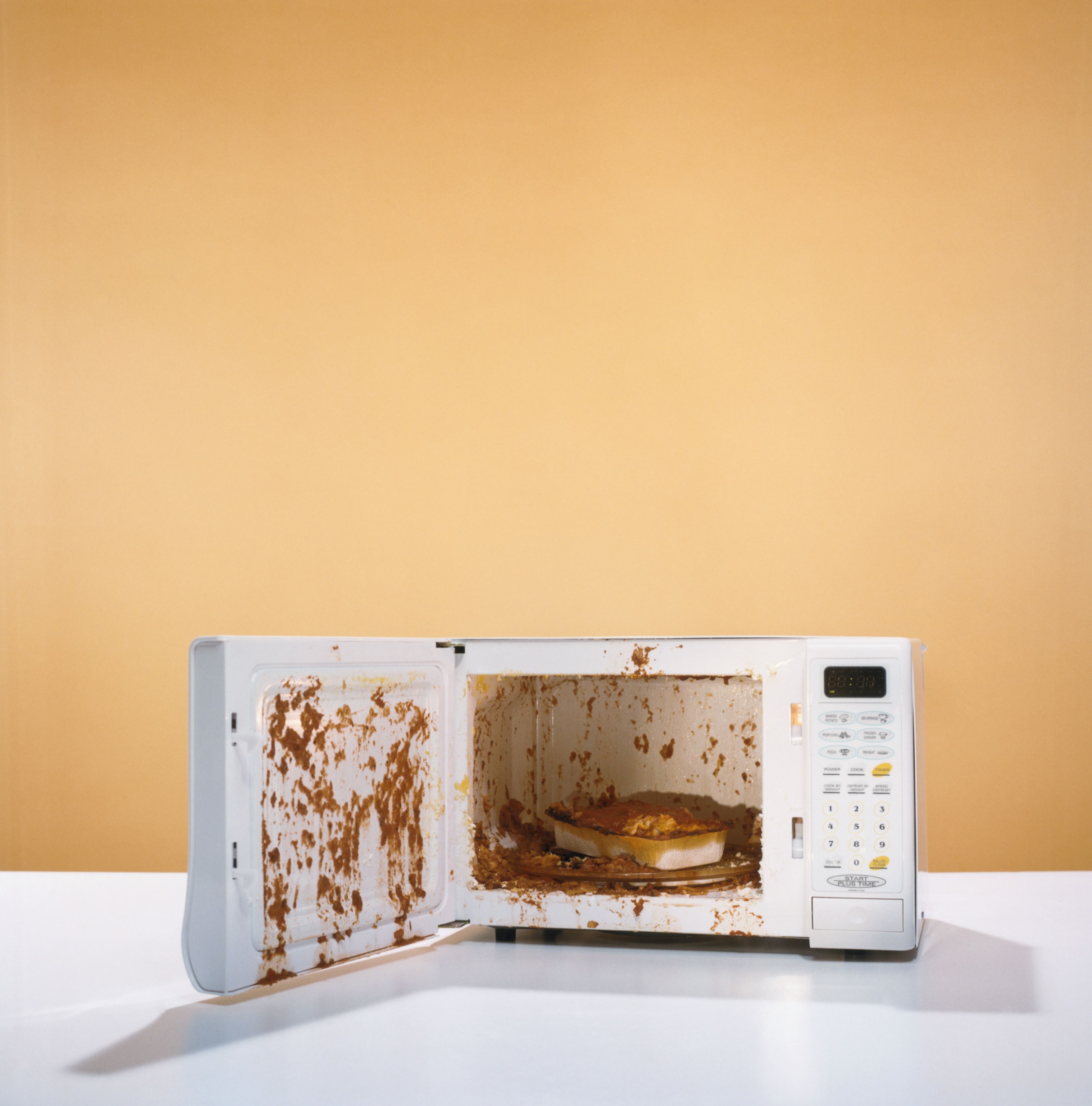 The Best Way to Clean Dirty Microwave Oven At Home 