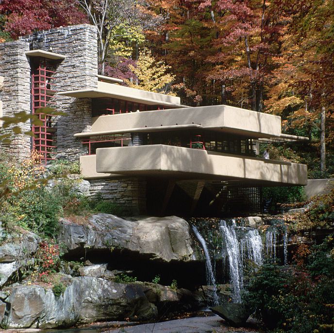 https://hips.hearstapps.com/hmg-prod/images/exterior-of-fallingwater-by-frank-lloyd-wright-news-photo-1635503805.jpg?crop=0.672xw:1.00xh;0.167xw,0&resize=1200:*