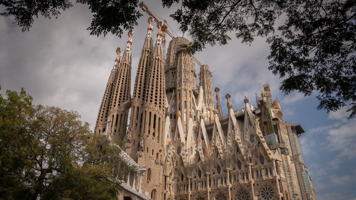 preview for Un libro-joya que recupera la obra de Antonio Gaudí como nunca antes la habías visto