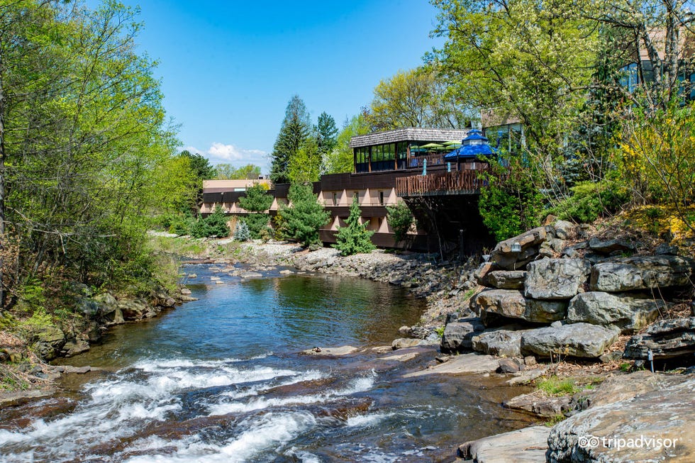 The Best Poconos Resorts for an Unforgettable Mountain Getaway