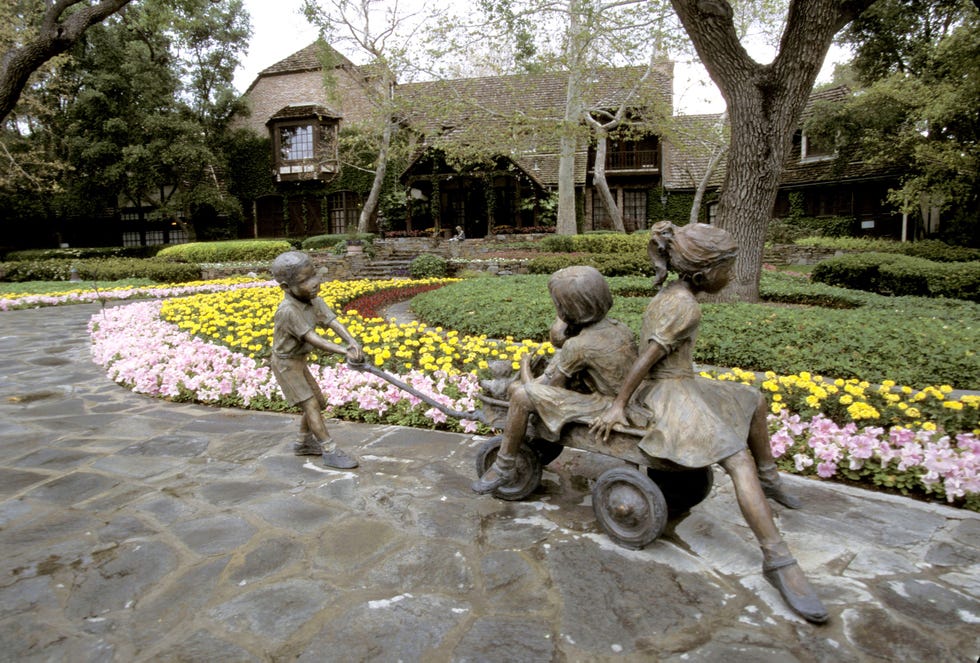 entrada a neverland la casa de michael jackson en 1995