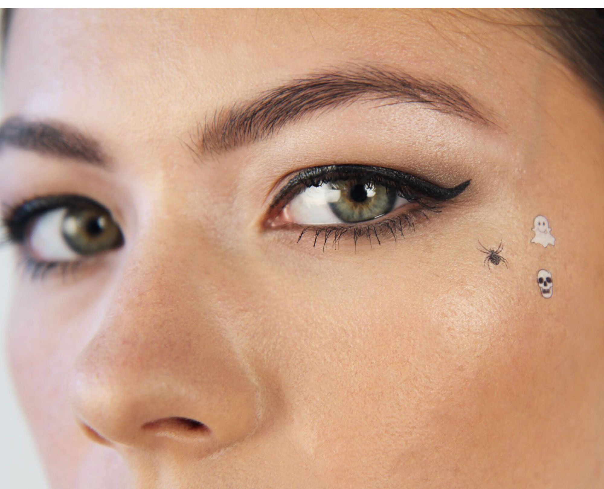 Prepare To Be Obsessed With These Temporary ~Tiny Tattoos~ For Your Lips,  Eyes, And Body
