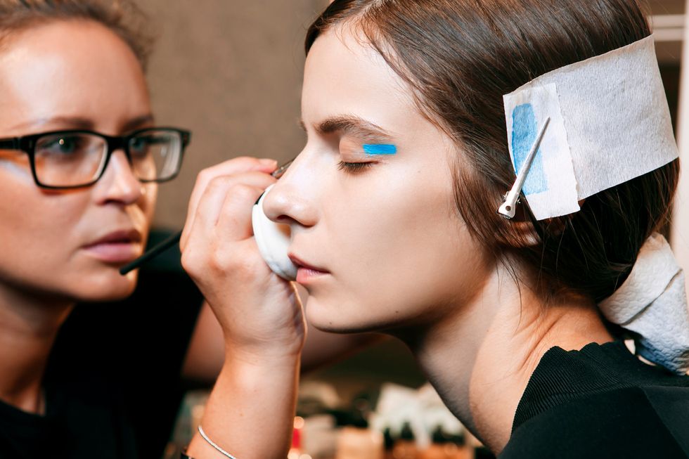 Los 30 mejores looks de maquillaje de ojos con eyeliner azul