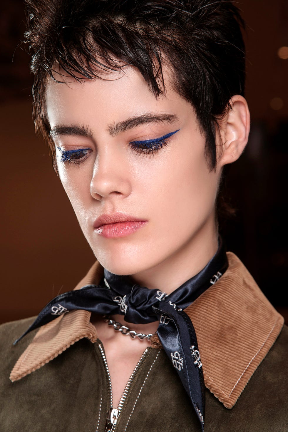 Los 30 mejores looks de maquillaje de ojos con eyeliner azul