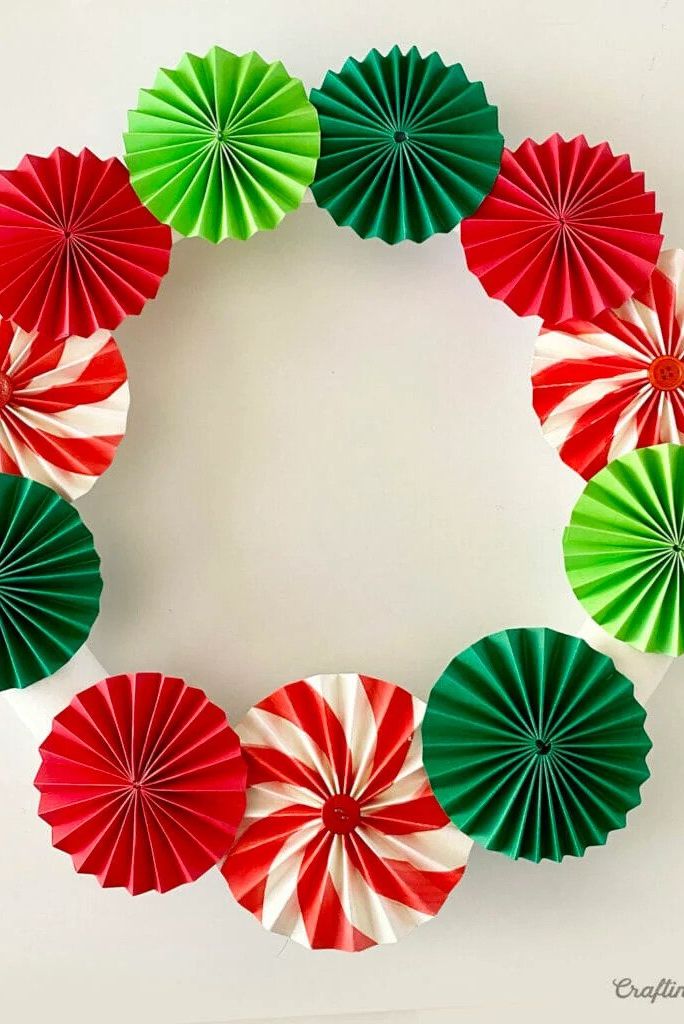 Red and white Christmas paper wreath tutorial - DIY Christmas