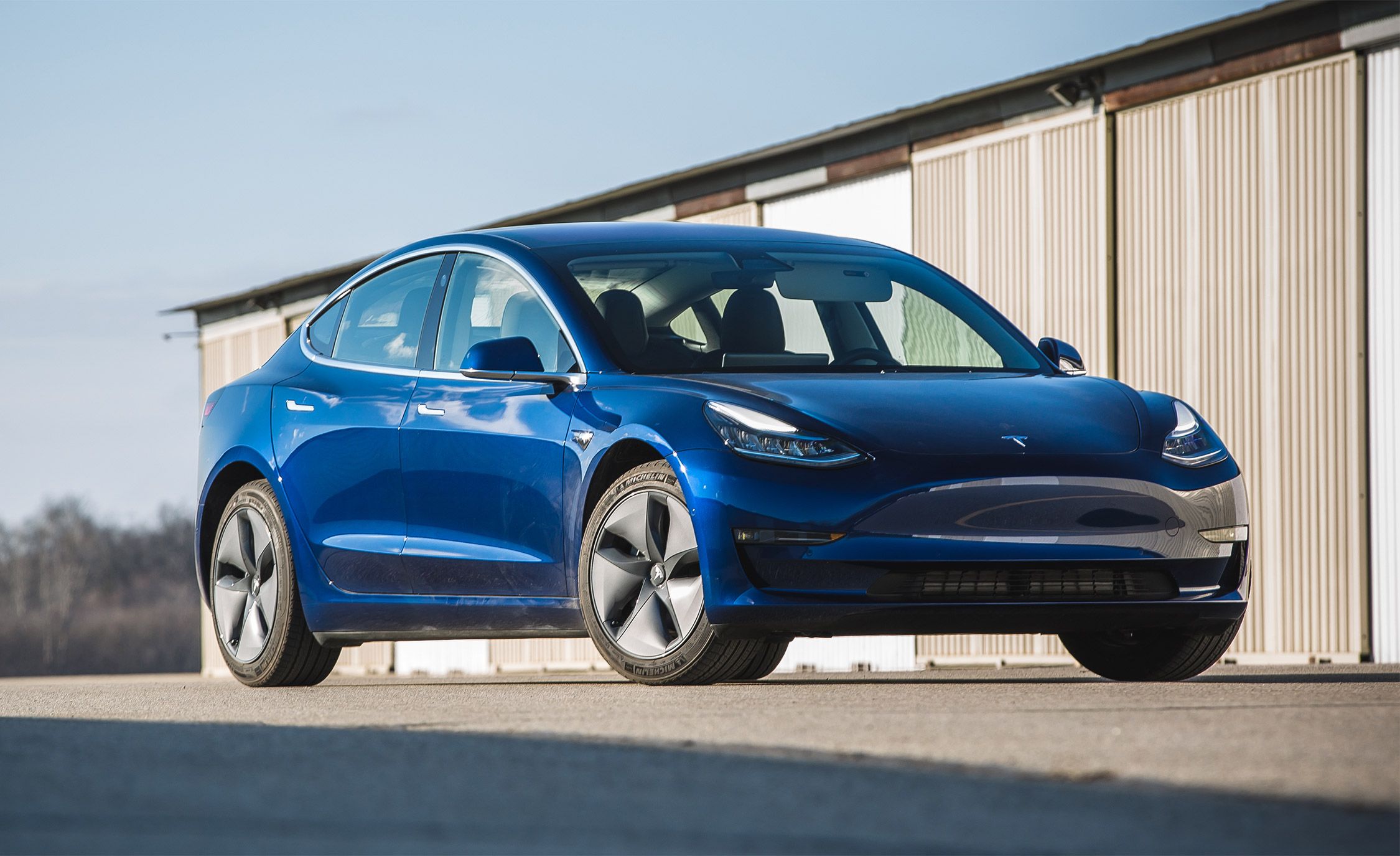 Mid range store tesla model 3