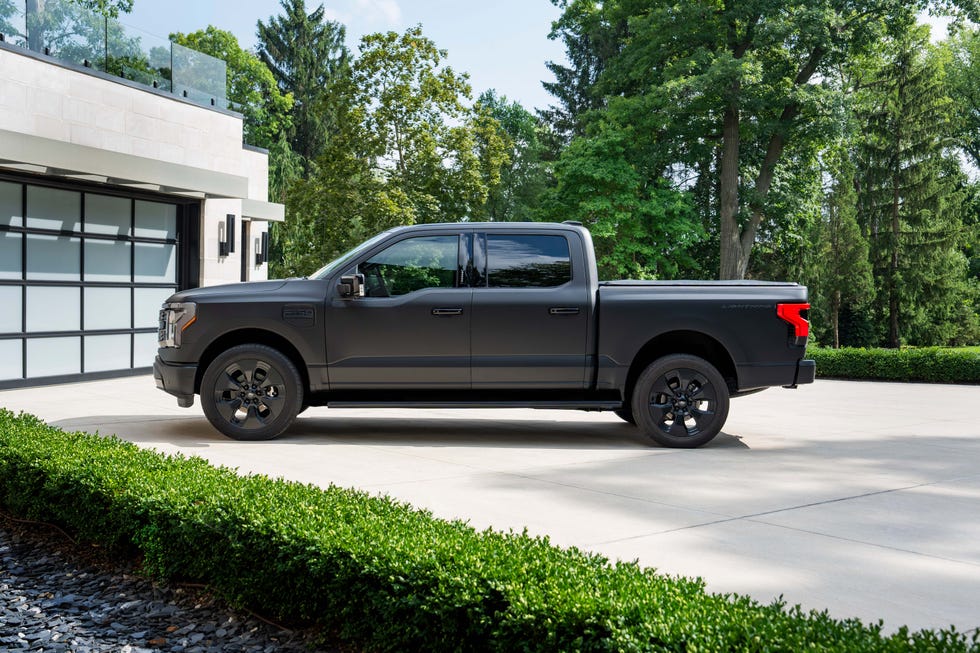 2024 ford f150 lightning platinum black