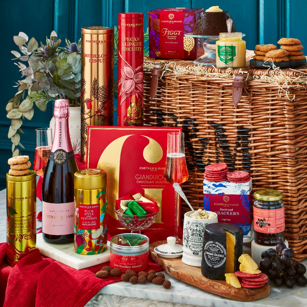 The Best Christmas Hampers Of 2022 Esquire Uk