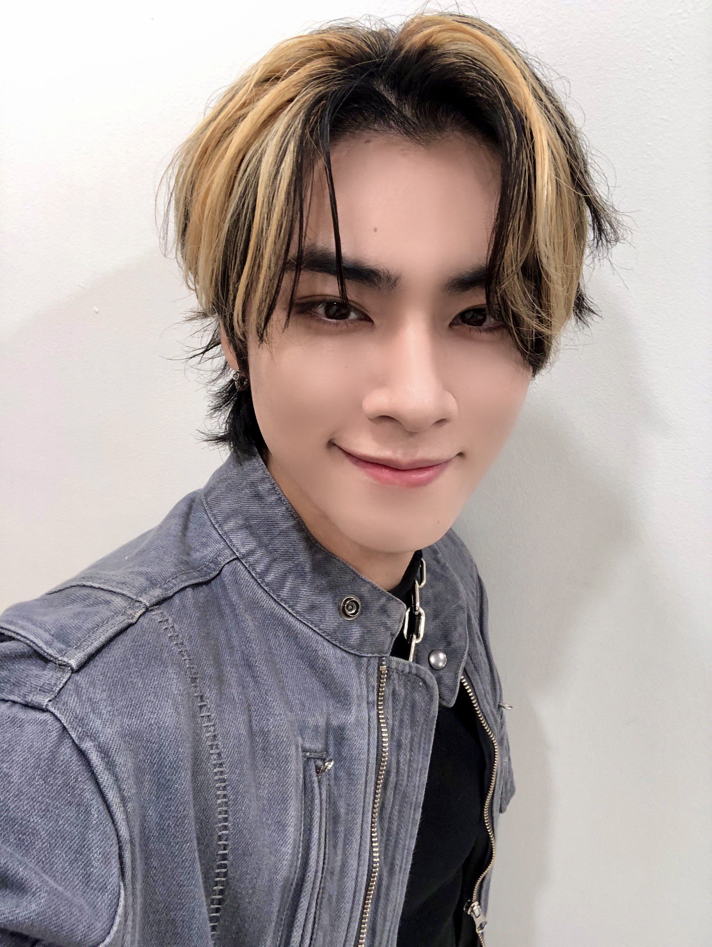 WayV（威神V）のプロフィールとビジュアルを解説！ NCTから派生した6人組ボーイズグループに世界が注目