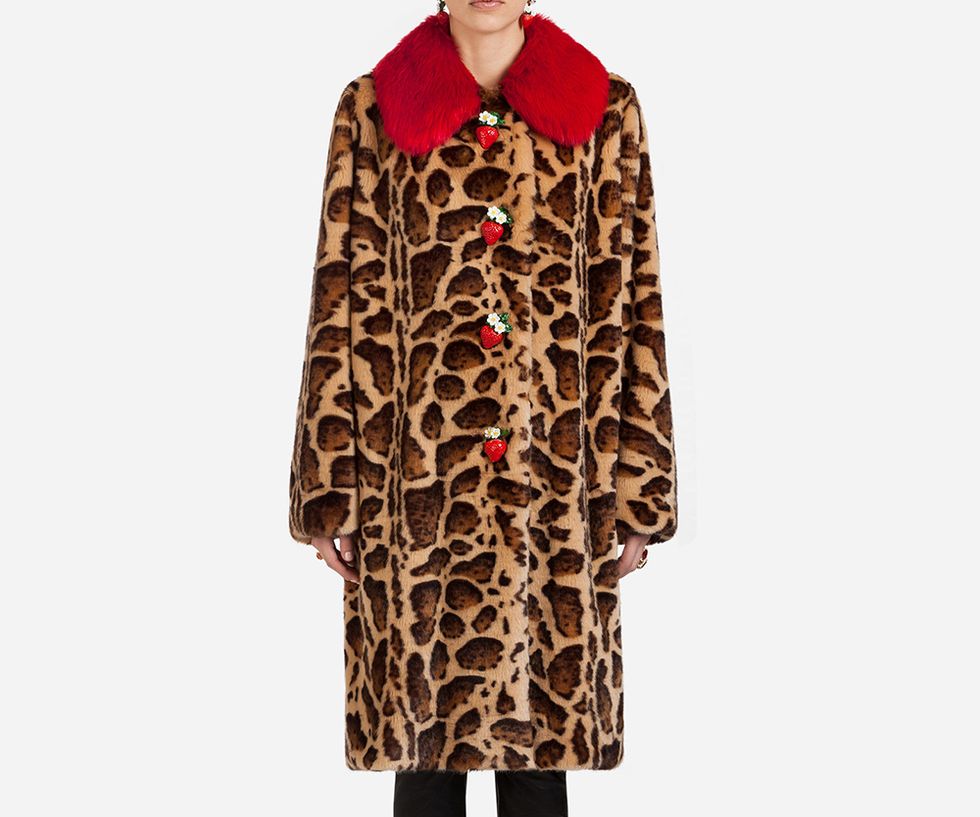 Clothing, Fur, Outerwear, Fur clothing, Coat, Brown, Maroon, Sleeve, Textile, Costume, 