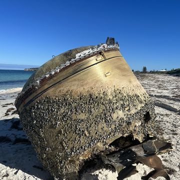 mysterious cylinder washes up on australian beach