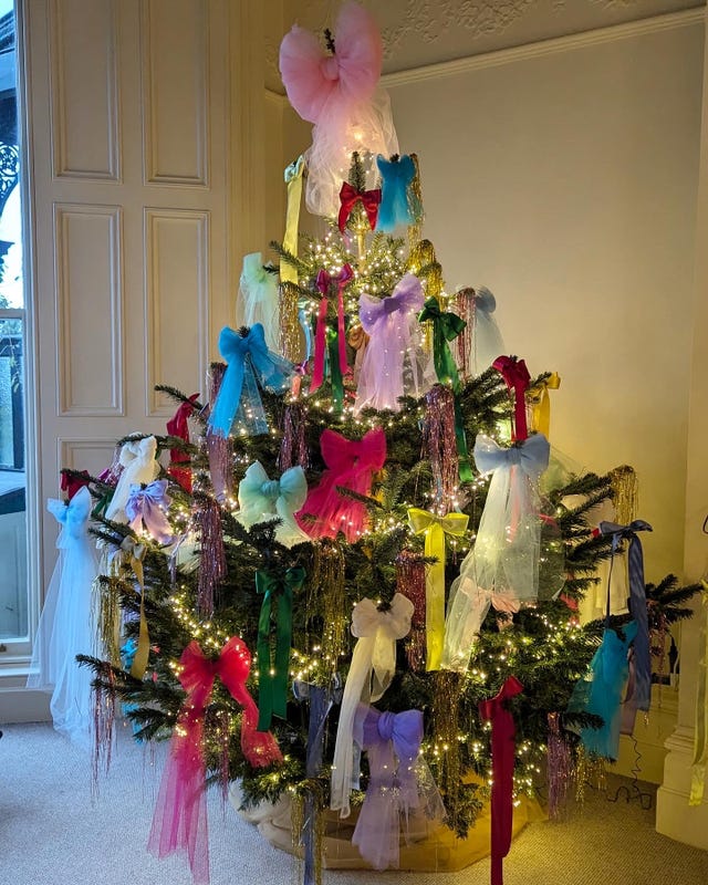 Recreate Stacey Dooley's Maximalist Tulle Bow Christmas Tree