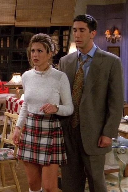 Recreating 10 Rachel Green Outfits from FRIENDS