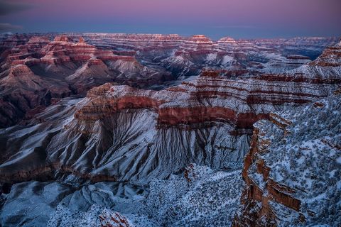 Your Shotfotograaf Kathleen Croft trotseerde verraderlijke wegen om op een besneeuwde dag de Grand Canyon te bereiken De patronen en vormen van deze onderliggende rotslagen werden blootgesteld met zon intrinsieke schoonheid die alleen gezien kan worden met een laagje sneeuw zegt ze Het was echt een prachtige dag