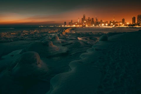Afgelopen februari was de temperatuur in Chicago zo laag dat de hele haven bevroor Your Shotfotograaf Eleftherios Ted Panagiotopoulos gebruikte een sluitertijd van 67 seconden om de bevroren haven tegen de skyline van de stad vast te leggen