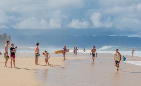 Of het nu gaat over surfen fotograferen of mensen kijken er is geen tekort aan activiteiten op de noordkust van het Hawaaanse eiland Oahu Maar als surfen jouw ding is dan is de noordkust een van de beste plekken ter wereld om wat golven te pakken