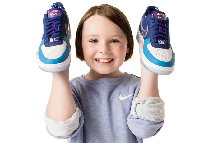 Product, Footwear, Child, Shoe, Bottle, Finger, Sneakers, Athletic shoe, Plimsoll shoe, Water bottle, 