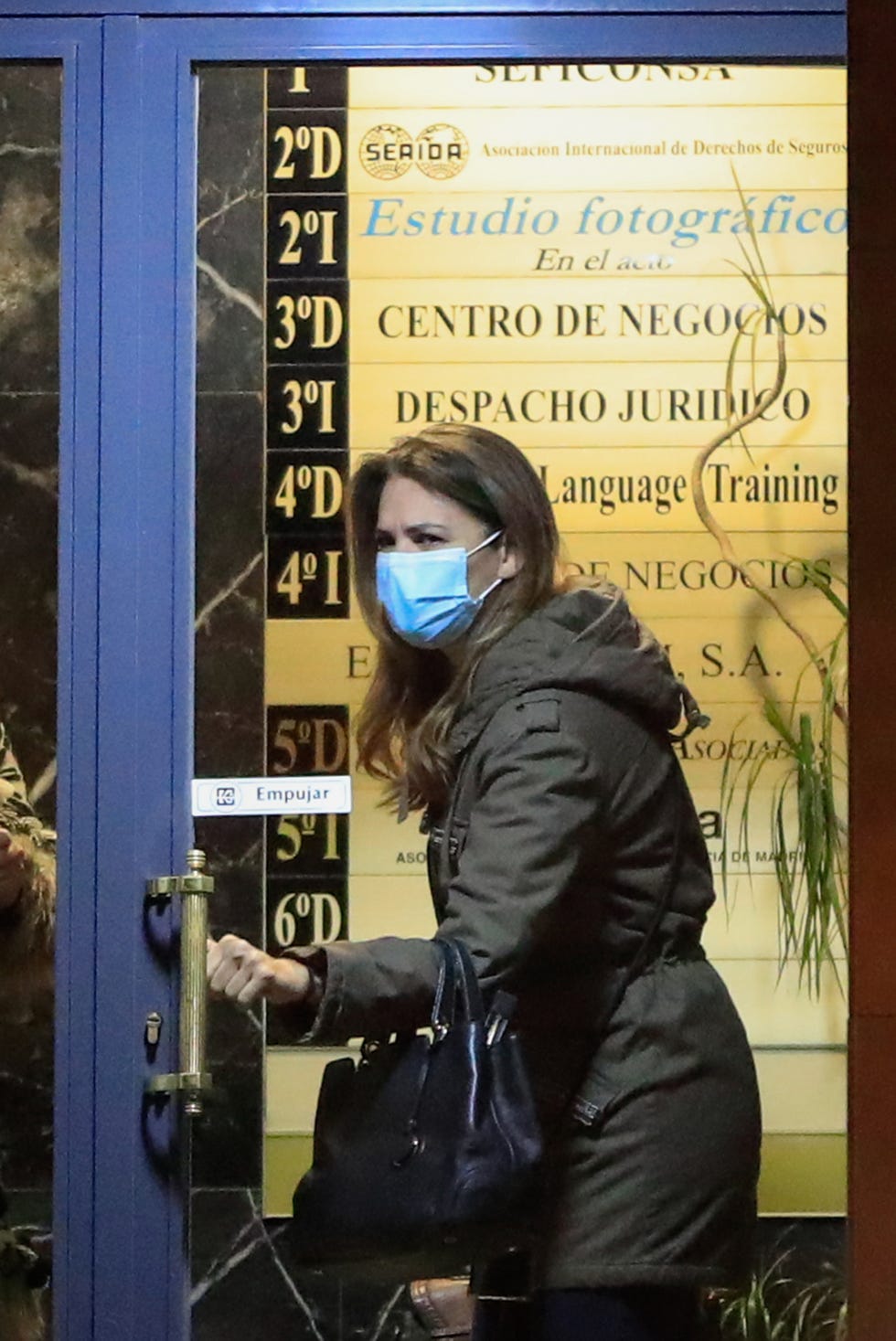 fabiola martínez visita un despacho de abogados tras su separación de bertín osborne